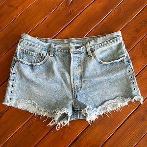 501 Women’s Levi Denim Shorts Size 31